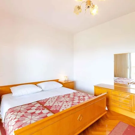 Apartment In 14212 *